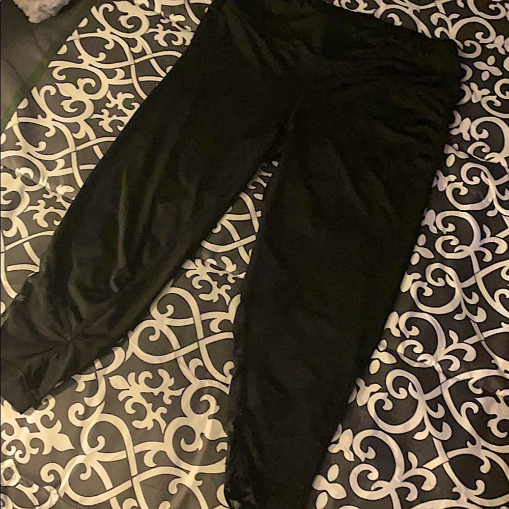 Mid-length black leggings with translucency!
